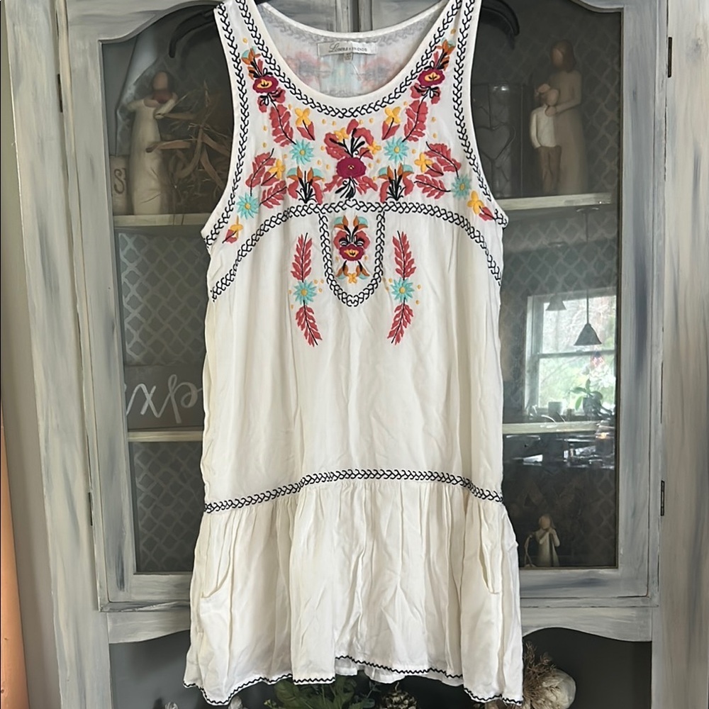 Embroidered Sleeveless White Dress